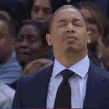 bob半岛体育官方网站-22分17板！小杨终于打成了奥尼尔！31+19+16+13！登哥真炸了！