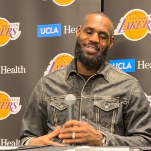 bob半岛体育-【现场】老詹生日夜送自己大礼：我找回了年少的感觉