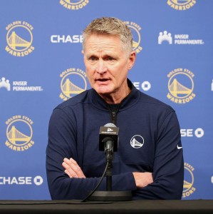 科尔呼吁缩减赛程，史密斯狂怼：拿着天价合同喊太累，虚伪！